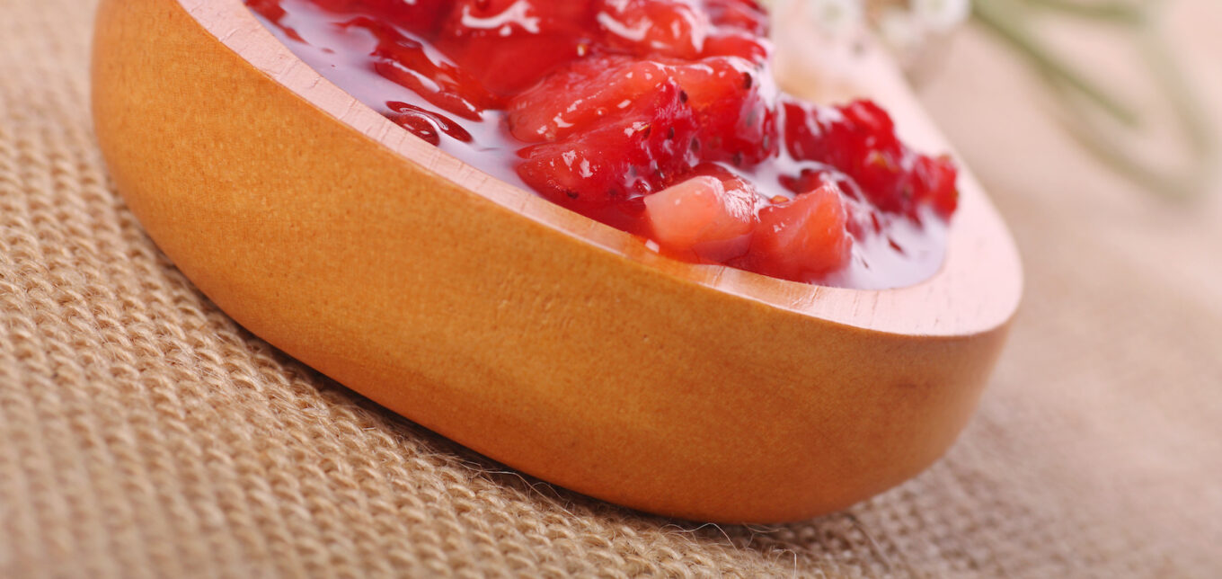 Strawberry Face Mask Benefits + Recipe – Mother Earth News - Vimarsana News
